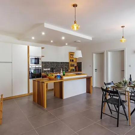 Elegant 2br Close To And Paceville Saint Julian's