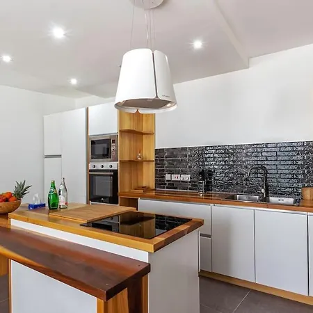 Elegant 2br Close To And Paceville Apartment