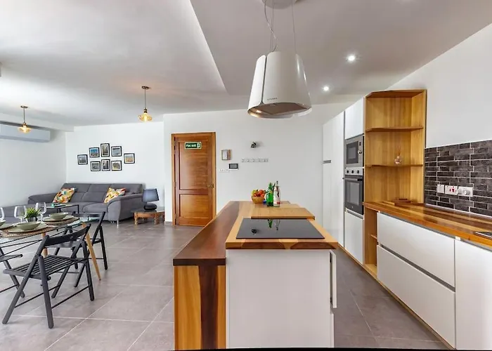 Elegant 2br Close To And Paceville *